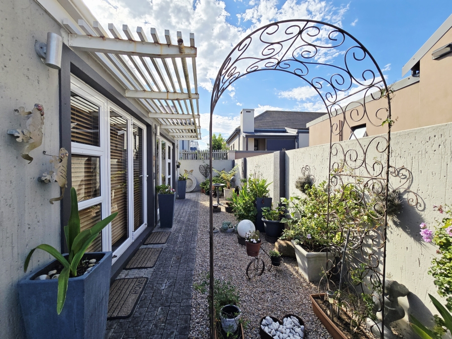3 Bedroom Property for Sale in Kraaibosch Country Estate Western Cape